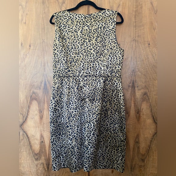 Tahari sleeveless sheath dress - Picture 2 of 4